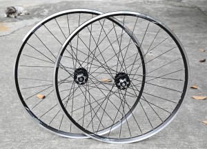 DARKROCK黑巖旅行車輪組700C